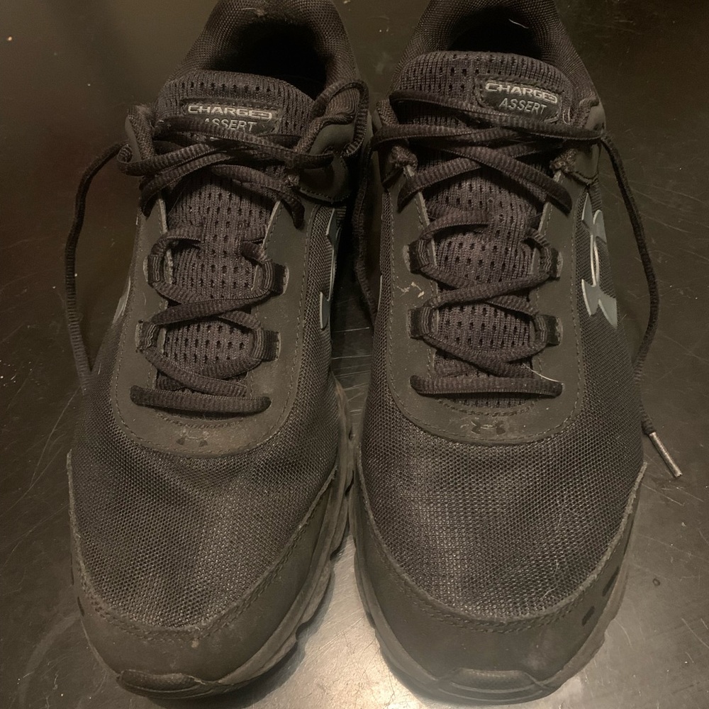 Men’s tennis shoes